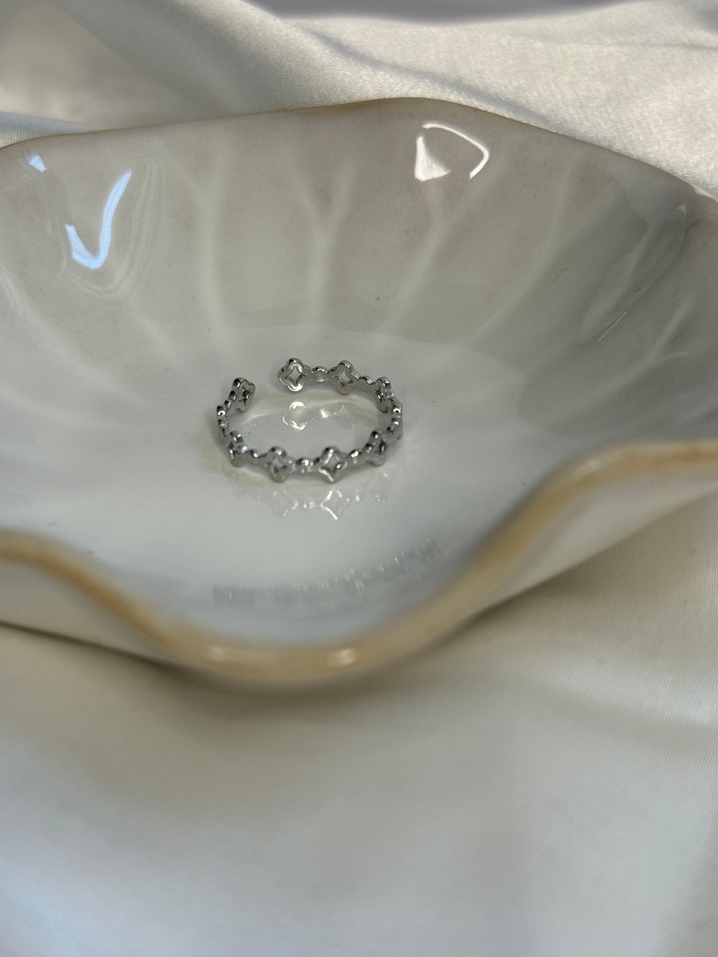 Clover Ring