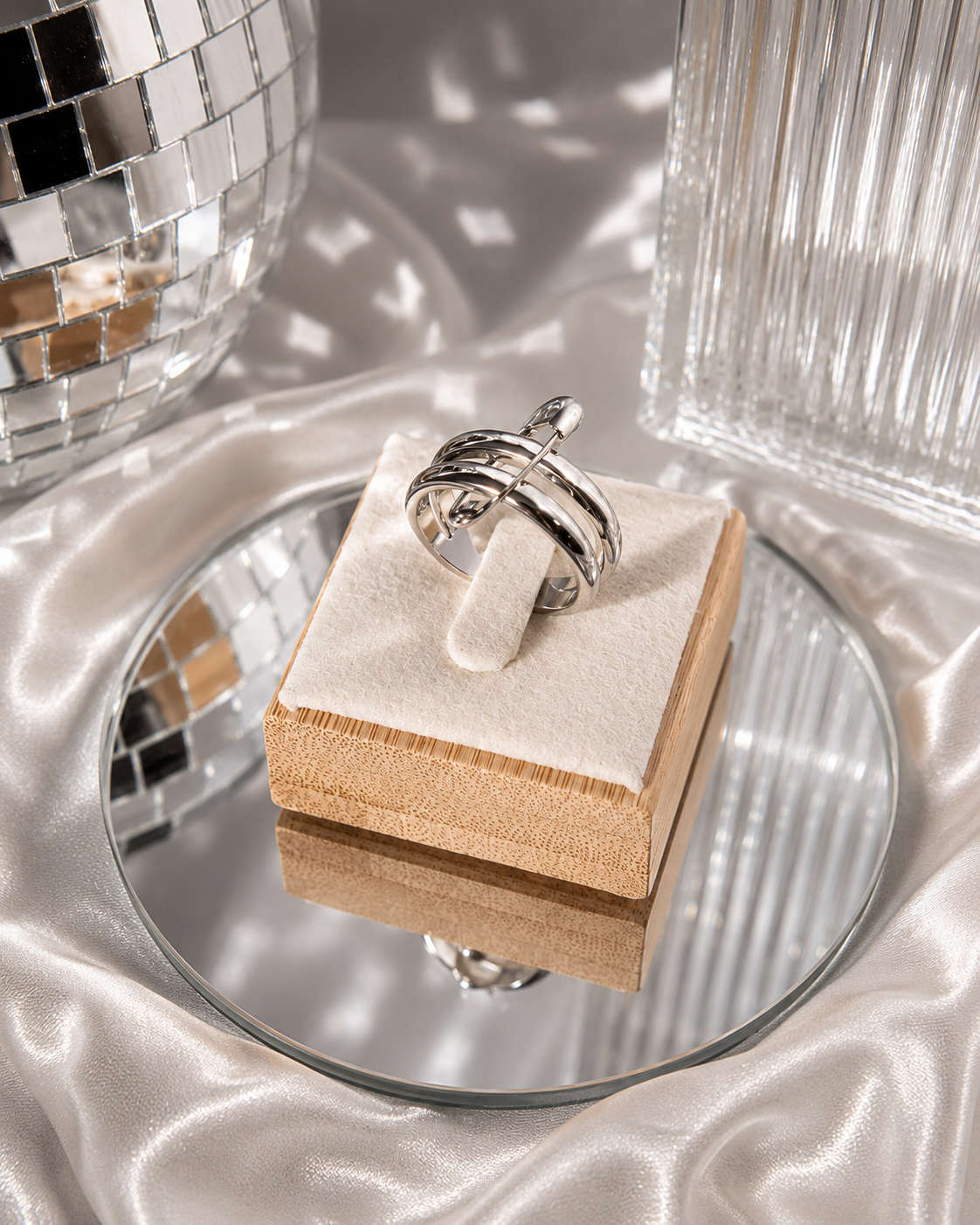 Cool Girl Ring 🧷🕶️