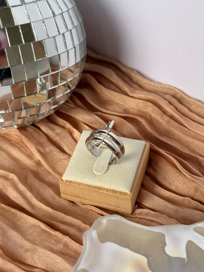 Cool Girl Ring 🧷🕶️