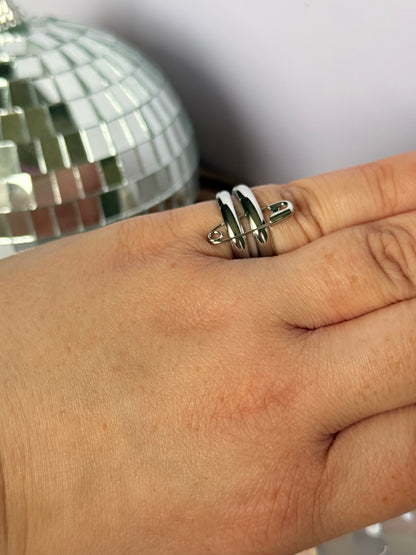 Cool Girl Ring 🧷🕶️
