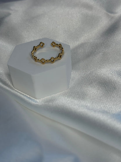 Clover Ring